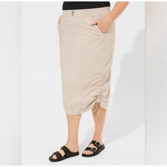 Torrid size 2 poplin midi cargo skirt bungie - NWT - Picture 1 of 7